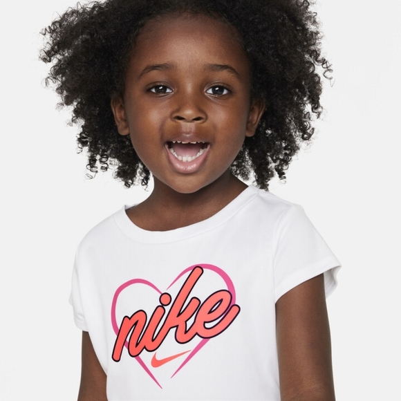 NWT Girl’s Nike Dri-Fit T-shirt Size 4T White Pink Orange Heart Graphic Logo - Picture 4 of 14